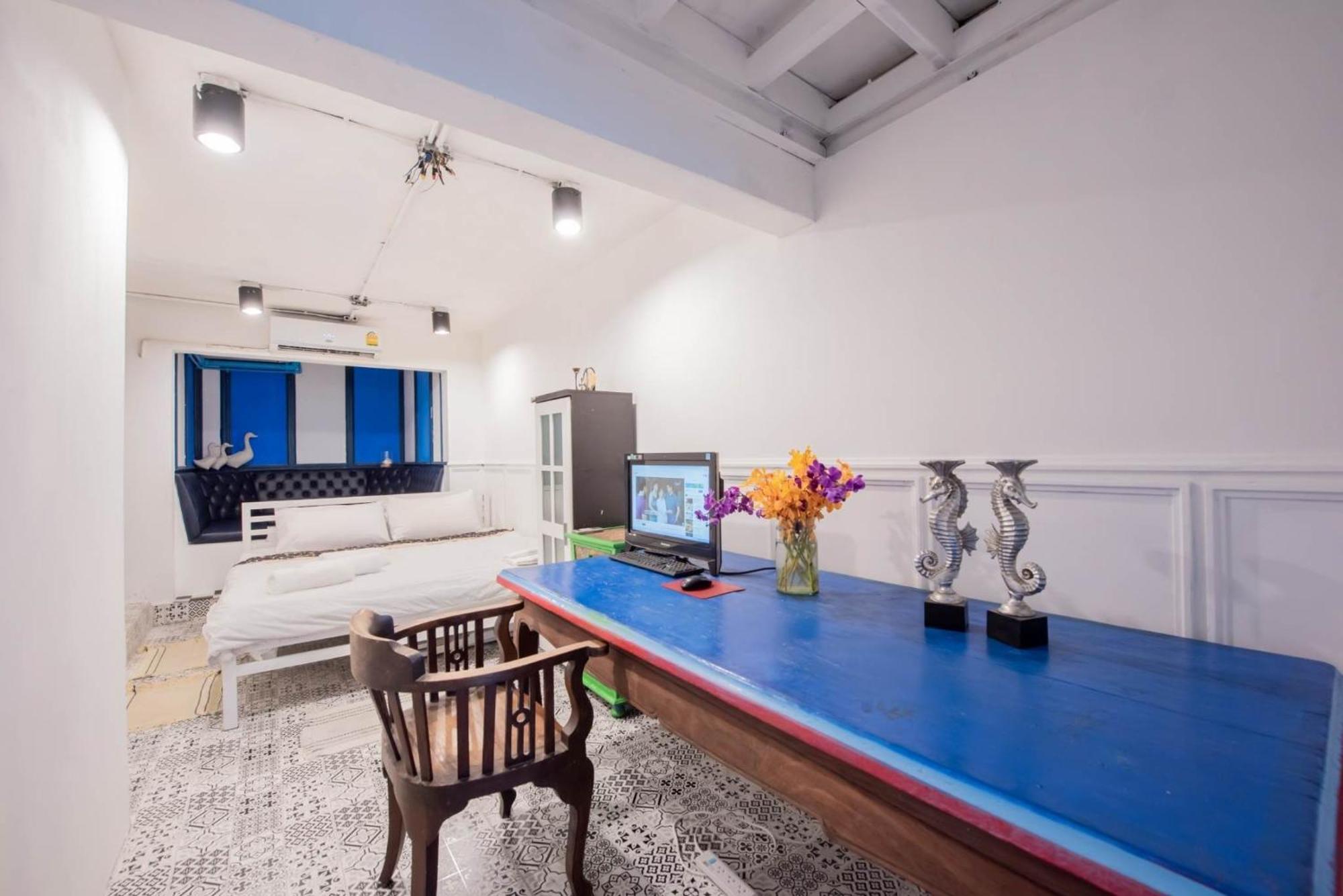 Mascotte Hostel Silom Бангкок Экстерьер фото