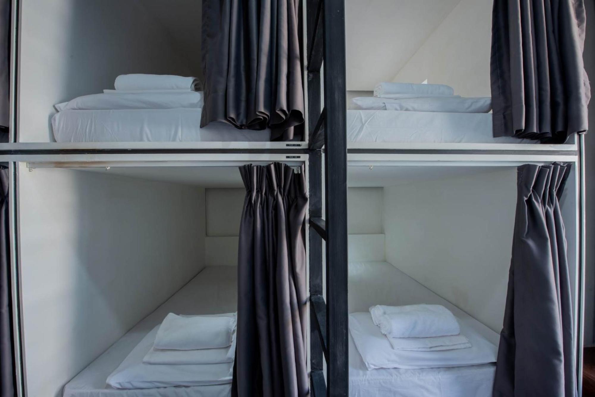 Mascotte Hostel Silom Бангкок Экстерьер фото